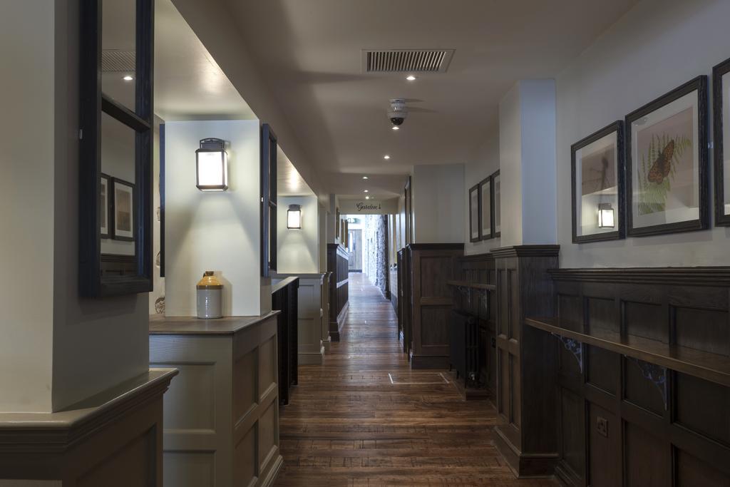 The White Hart Hotel Wetherspoon Okehampton Exterior photo